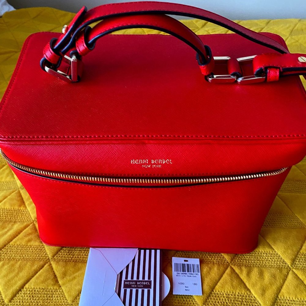 RED Henri Bendel · West 57th NWT Makeup Case/Train